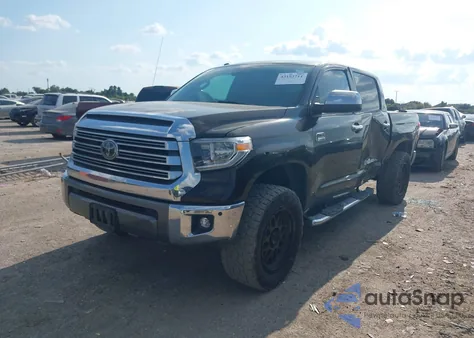 2019 Toyota Tundra 1794 5.7L V8 z USA, uszkodzony, nr VIN 5TFGY5F16KX252804